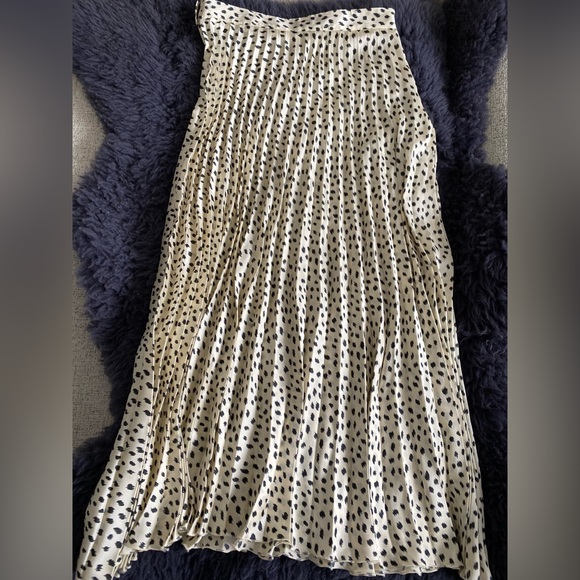Zara Dresses & Skirts - Zara Pleated MIDI Skirt - size small